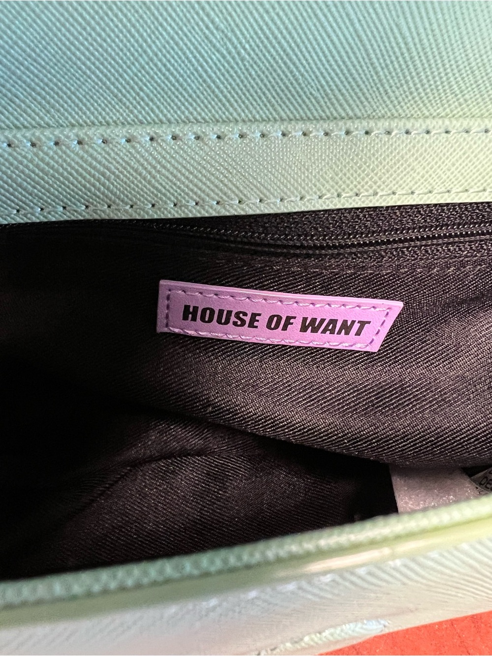Mint Green vegan leather crossbody bag with Gold Hardware and chain. NWT - Picture 7 of 10